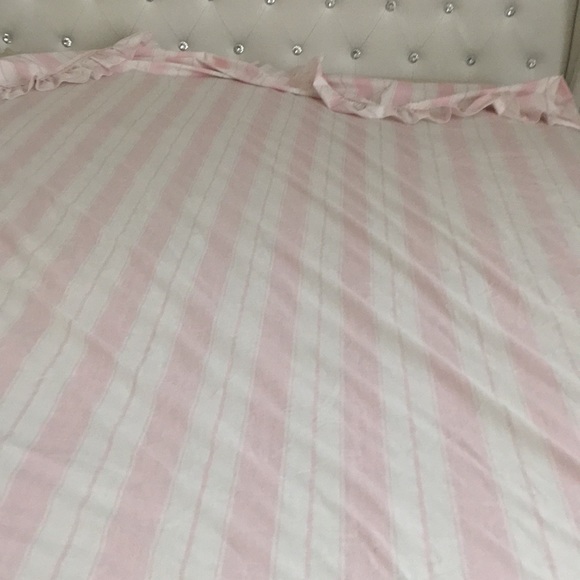 Pink & White Ruffle hem striped flat sheet - Picture 2 of 4